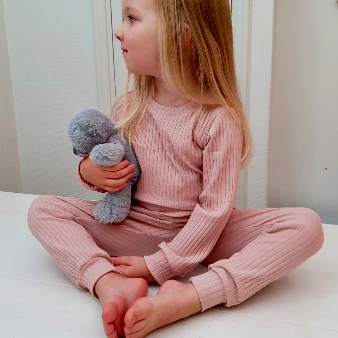 Collegehousut, oma kangas