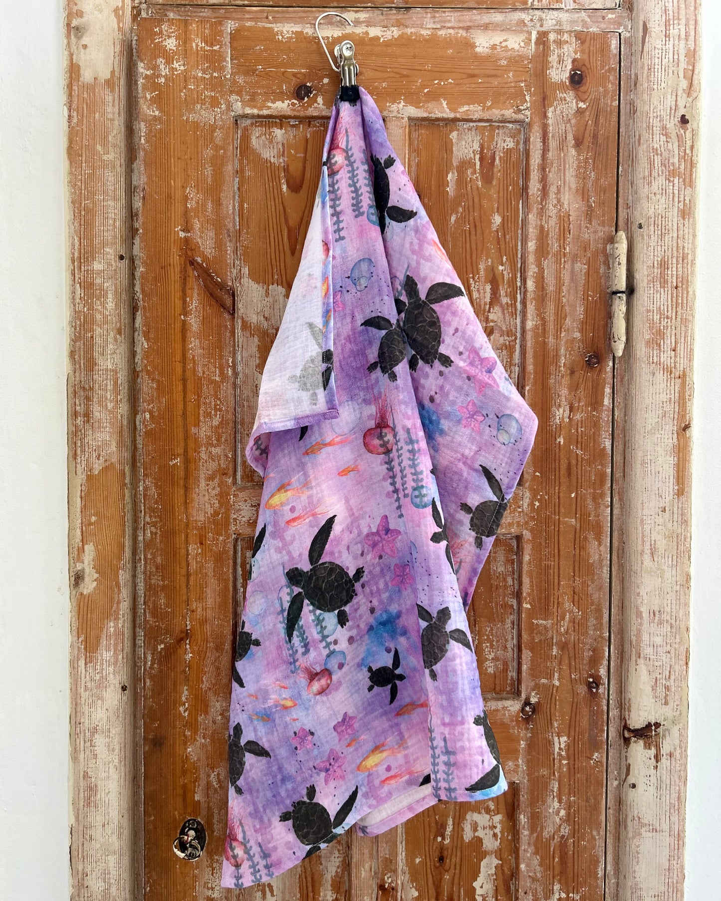 Kilpikonnien matkassa (liila) -harsokangas