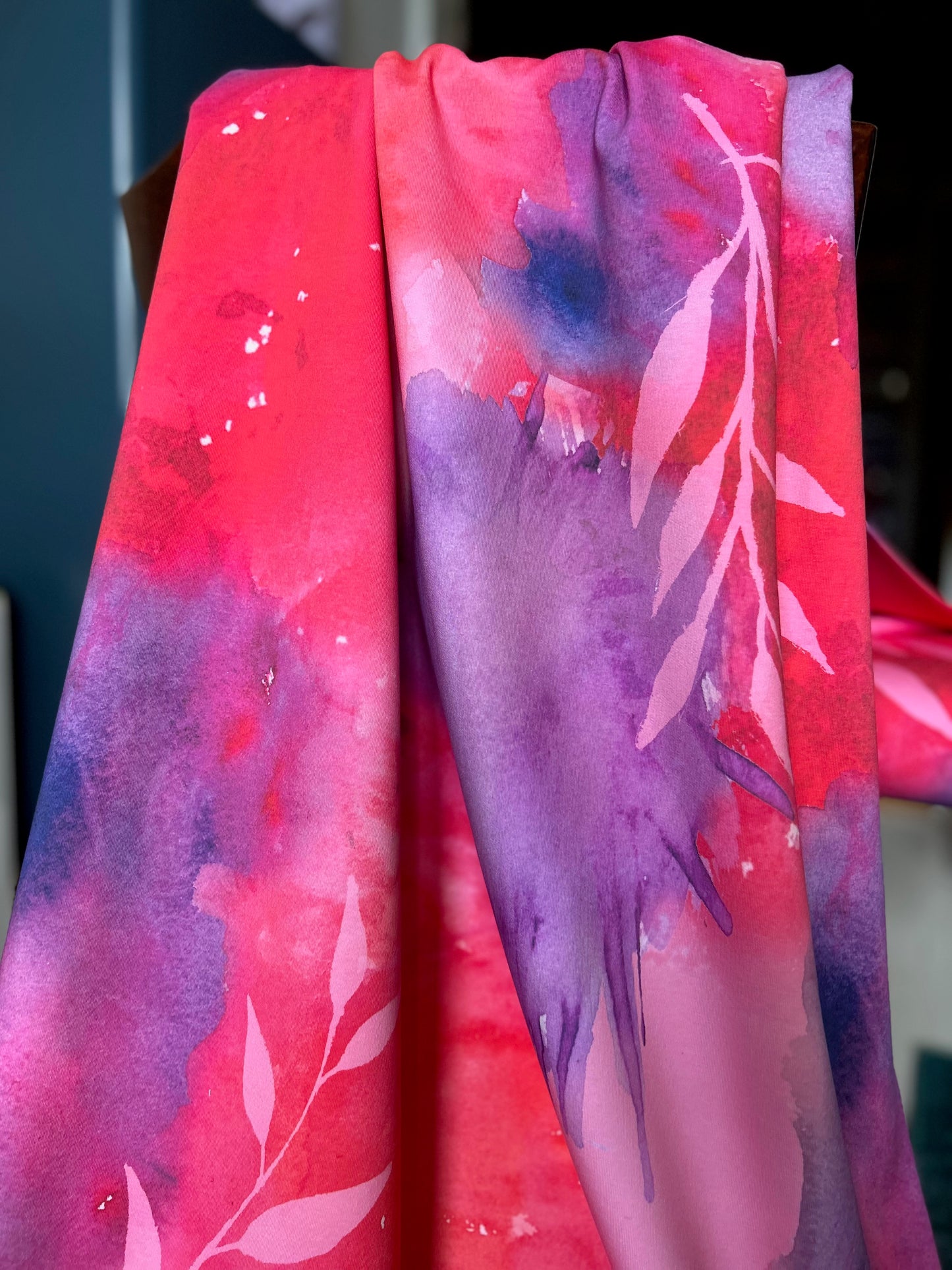 Aurora puna-liila, joustocollege