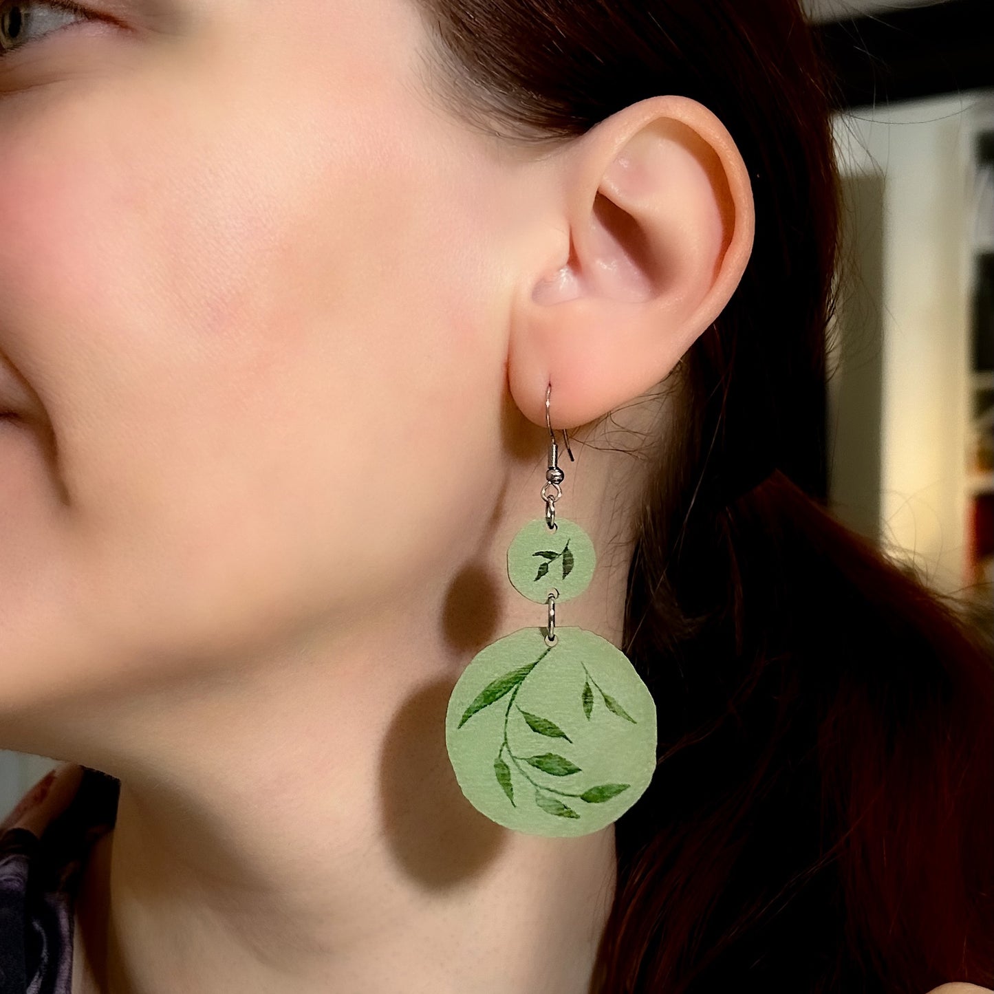 Lehvä avokado, korvakorut koukulla