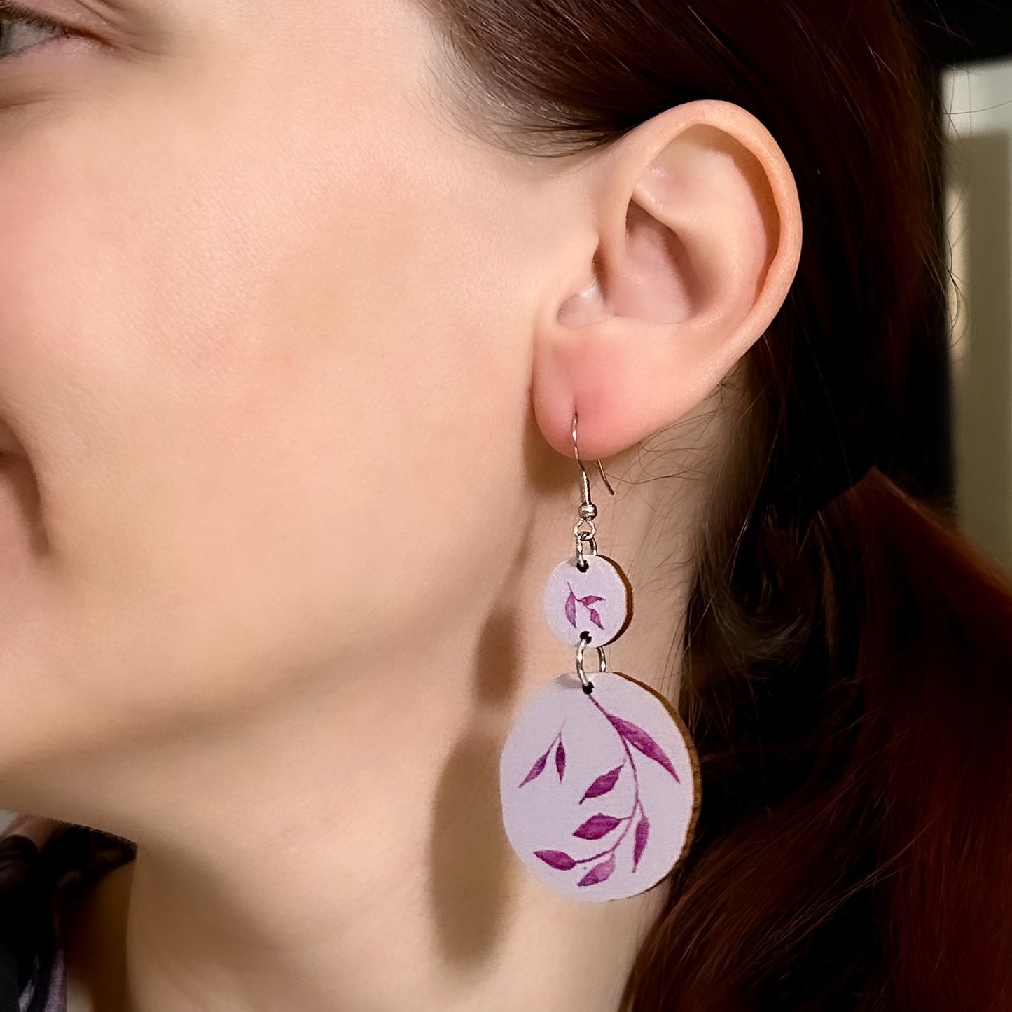 Lehvä vaaleanpunainen, korvakorut koukulla