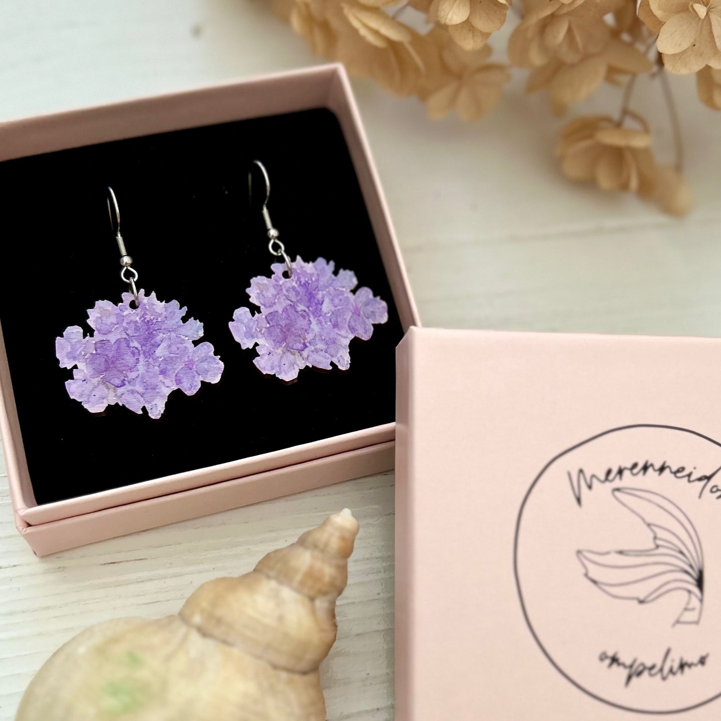 Hortensia, korvakoru koukulla