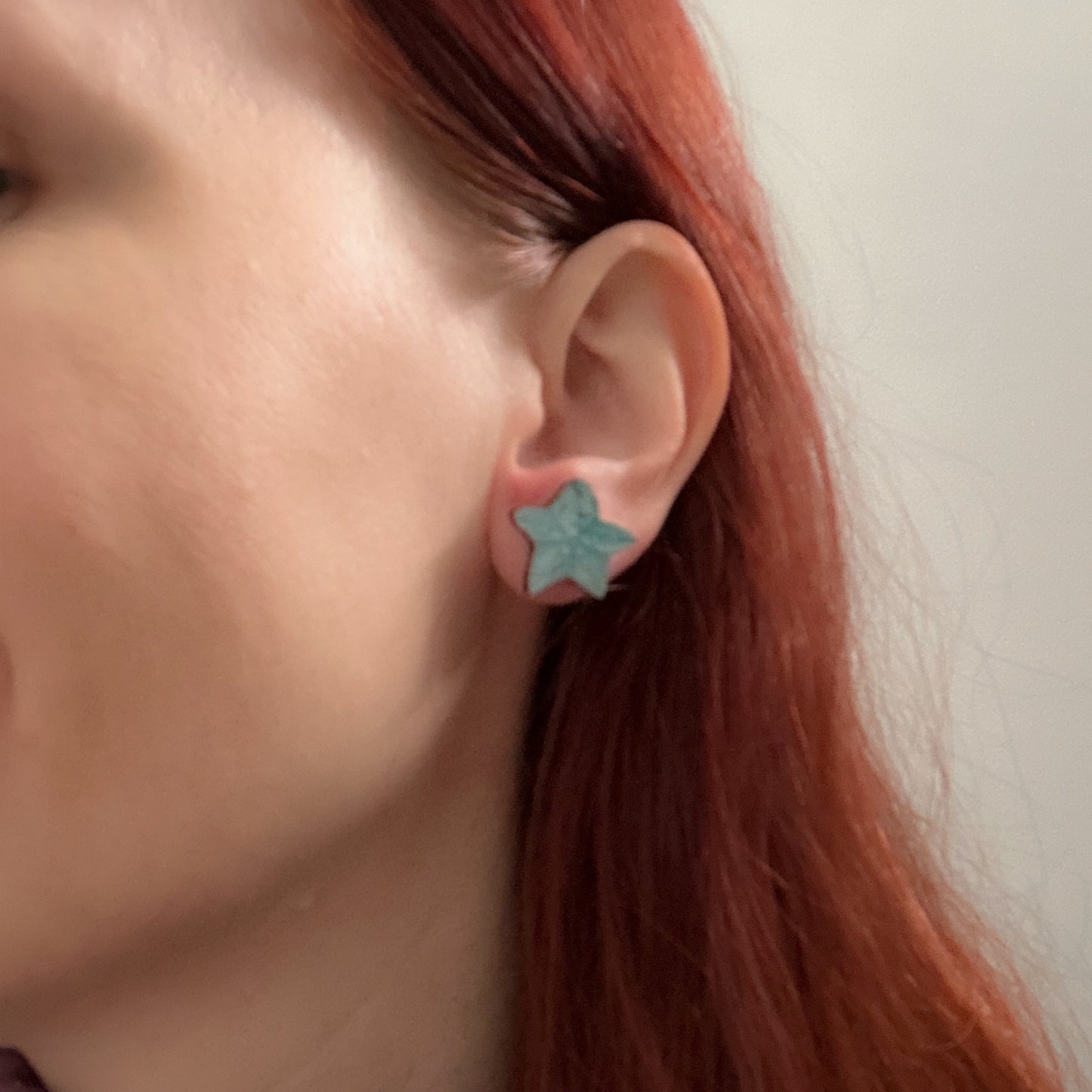 Pikkumeritähti, nappikorvakoru