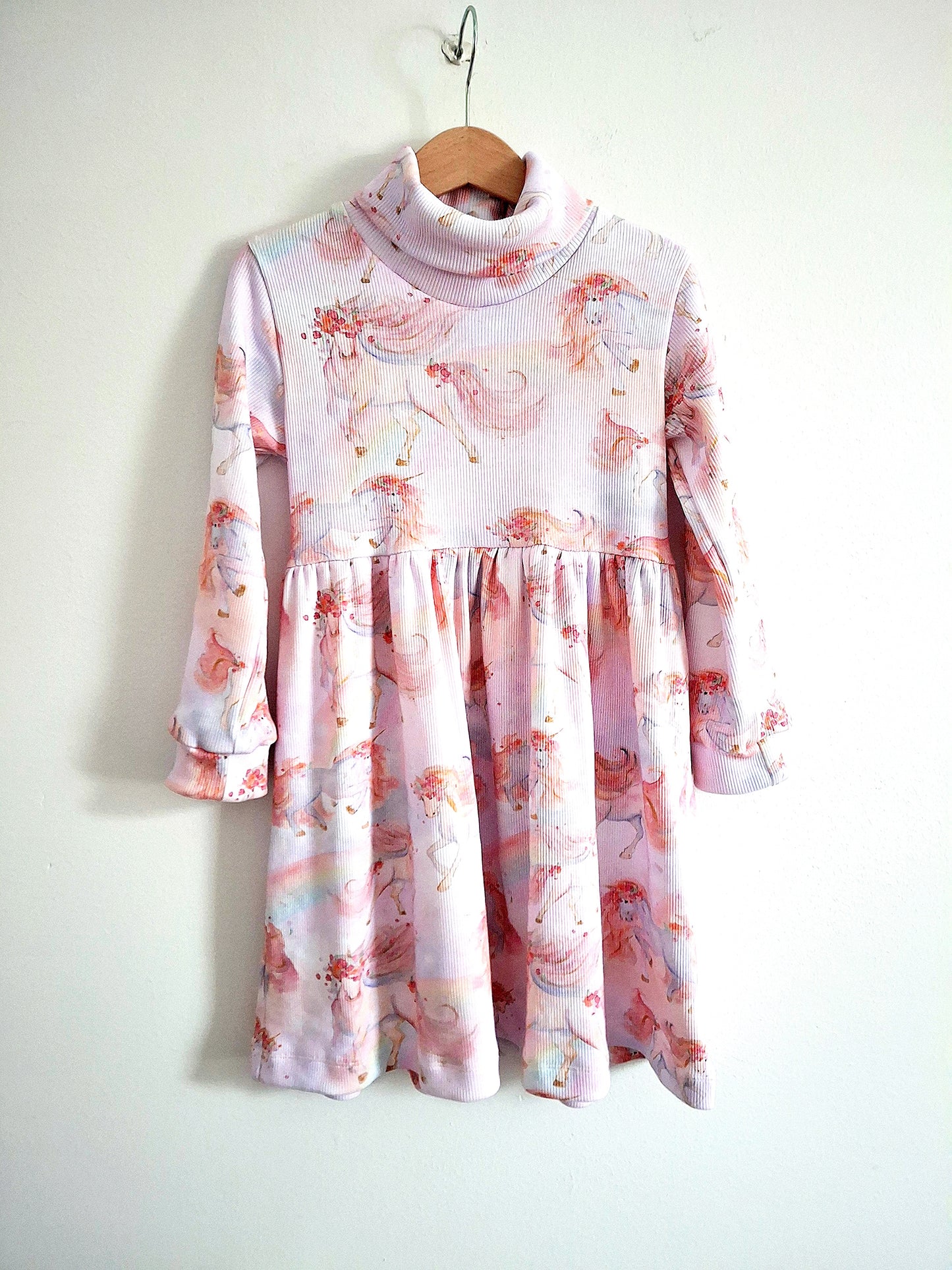 Yksisarvisten aika, ribbitrikoo