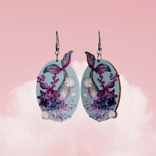 Merenneidon salaisuus, korvakoru koukulla