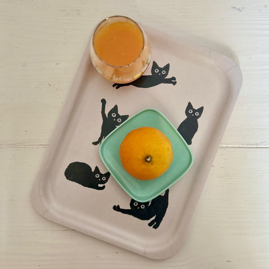 Pikkutarjotin, Mustan kissan tango