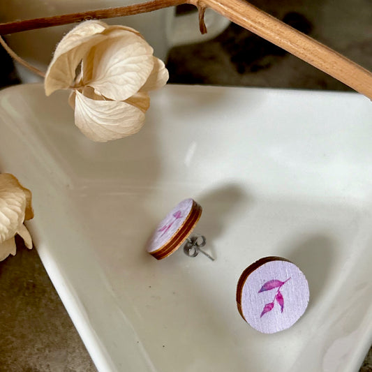 Lehvä vaaleanpunainen, nappikorvakorut