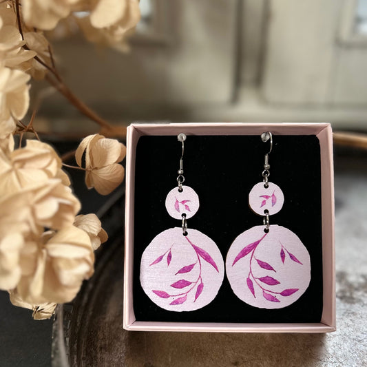 Lehvä vaaleanpunainen, korvakorut koukulla